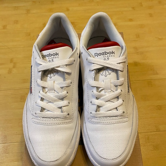 2 pairs of shoes - Picture 2 of 6